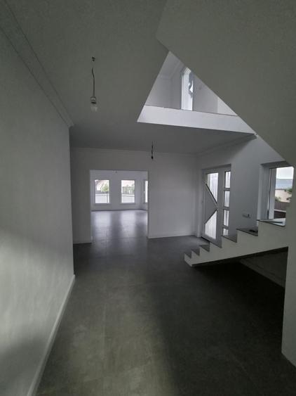 Casă cu 4 camere în Moara