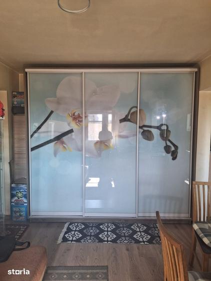 Apartament cu 3 camere semidecomandat în Săsar