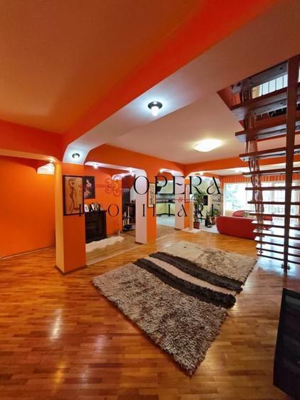 Casă individuală cu 15 camere cu Canalizare în Copou