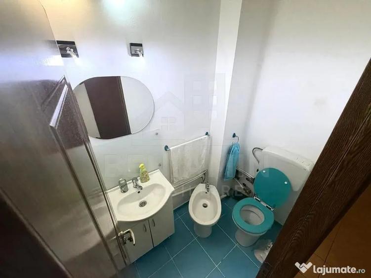 Apartament cu 3 camere decomandat în Rovine