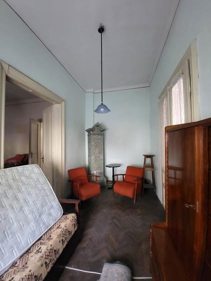 Casă individuală cu 6 camere cu Canalizare în Central