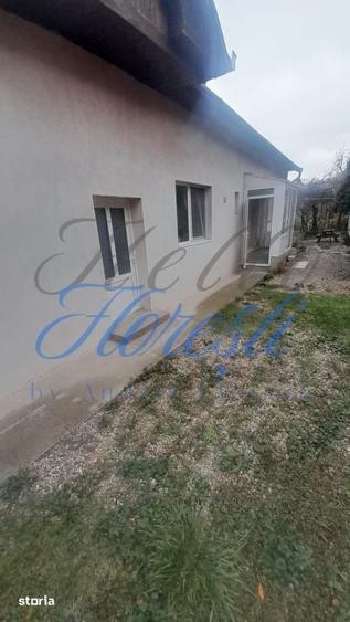 Casă cu 2 camere cu Teren 792 Mp în Florești