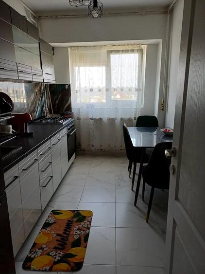 Apartament cu 3 camere decomandat în Berceni