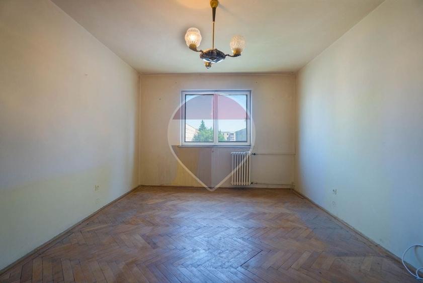 Apartament cu 2 camere semidecomandat în Florilor