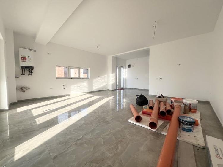 Duplex cu 4 camere cu Canalizare în Giarmata
