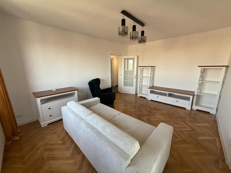 Apartament cu 2 camere circular în Vatra Luminoasă