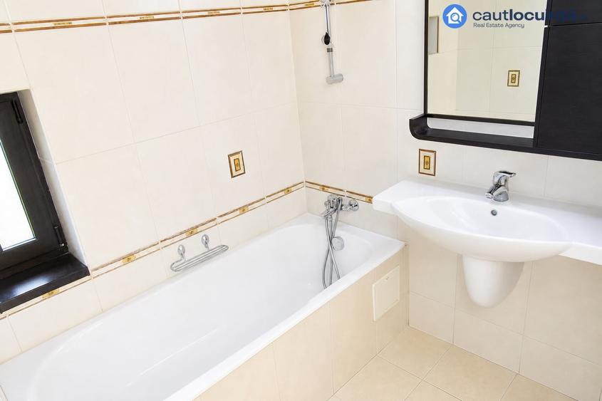 Casă individuală cu 5 camere cu Canalizare în Titan