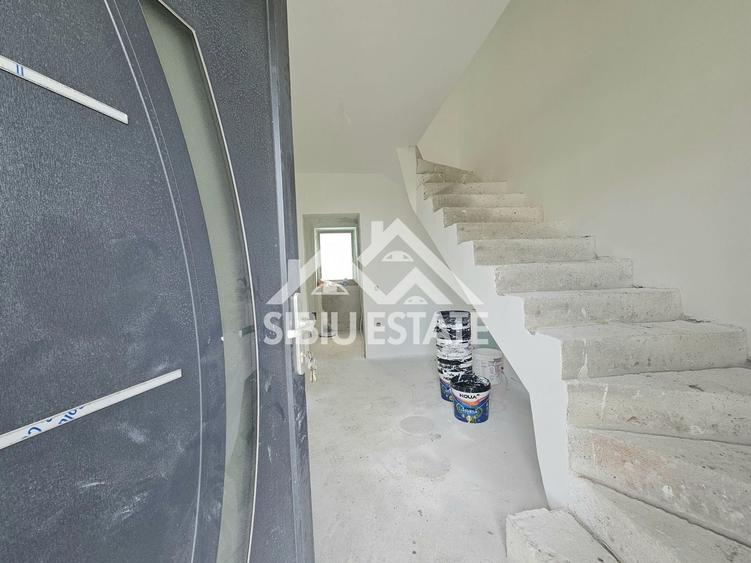 Duplex cu 4 camere cu Canalizare în Exterior Nord