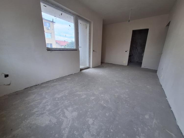 Apartament cu 3 camere semidecomandat în Florești