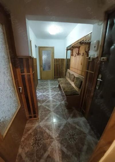 Apartament cu 3 camere semidecomandat în Govândari