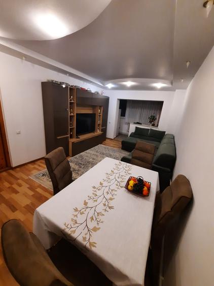 Apartament cu 3 camere decomandat în Curtești