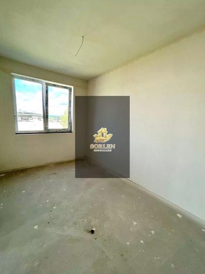 Apartament cu 3 camere semidecomandat în Florești