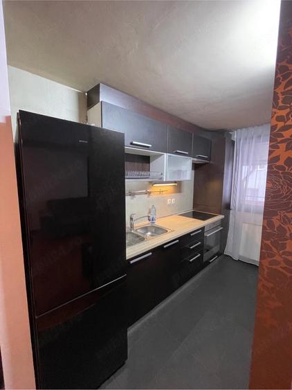 Apartament cu 3 camere decomandat în Andrei Mureșanu