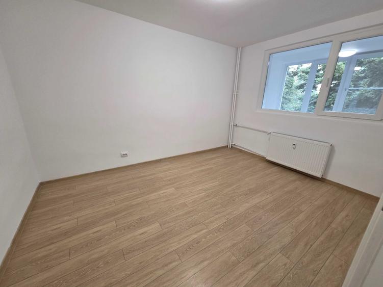 Apartament cu 3 camere semidecomandat, mobilat în Ferdinand