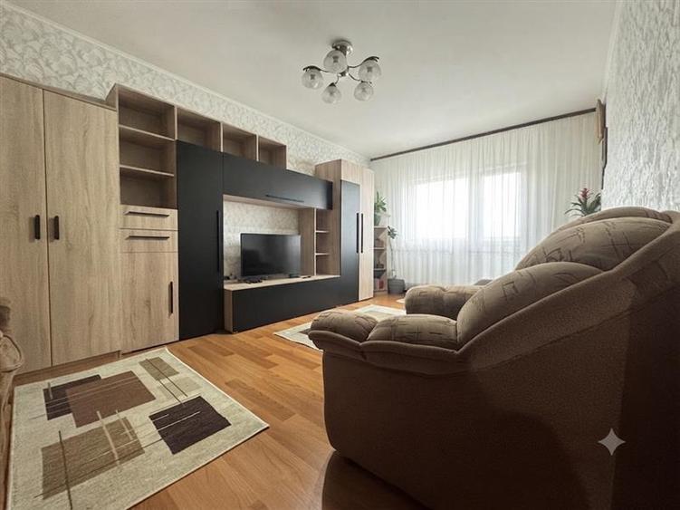 Apartament cu 3 camere decomandat, mobilat în Lunca Cetățuii