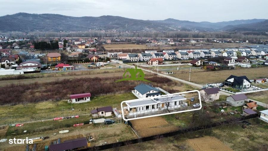 Casă cu 3 camere în Bujoreni