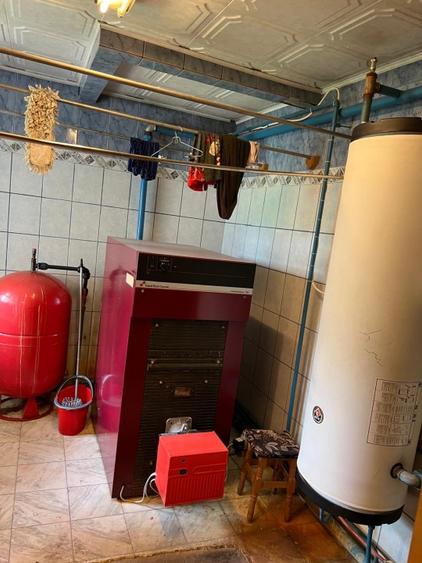 Casă individuală cu 15 camere cu Garaj în Comănești