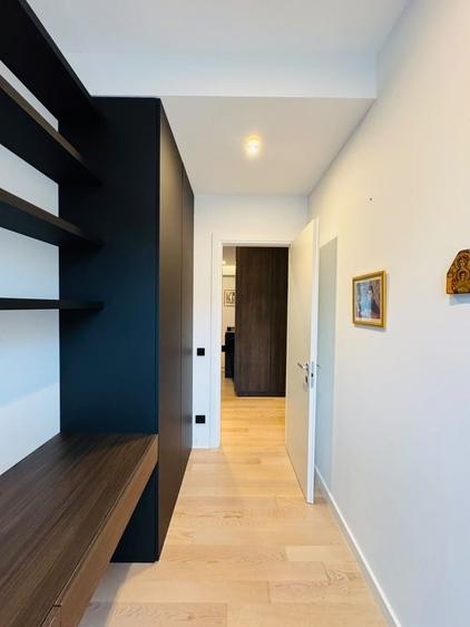 Apartament cu 3 camere semidecomandat, mobilat în P-ța Romană