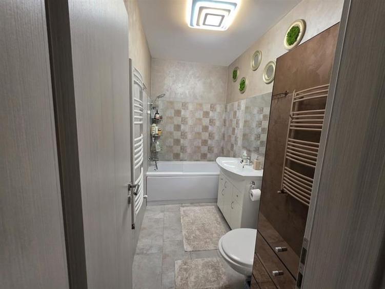 Apartament cu 2 camere decomandat, mobilat în Tractorul