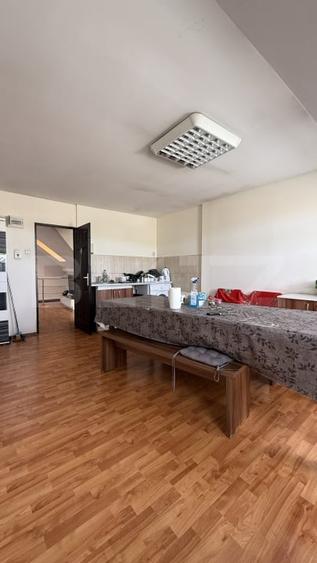 Apartament cu 7 camere decomandat, mobilat în Tudor