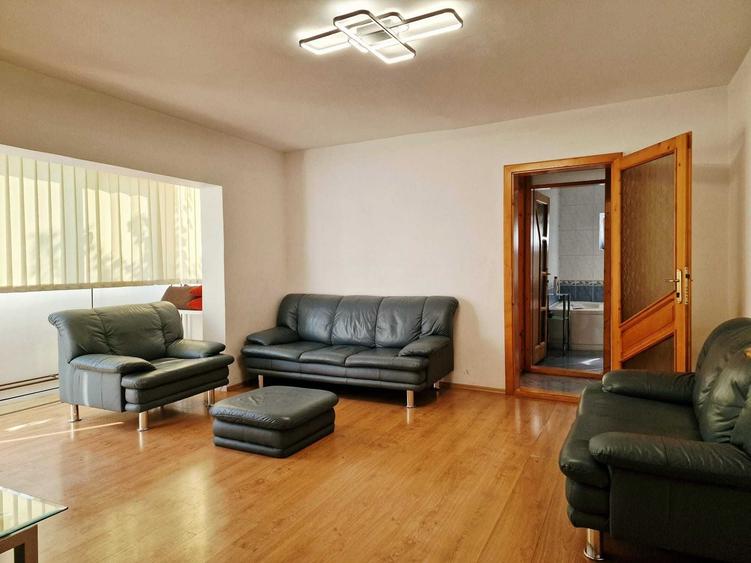 Apartament cu 3 camere decomandat în Confecții