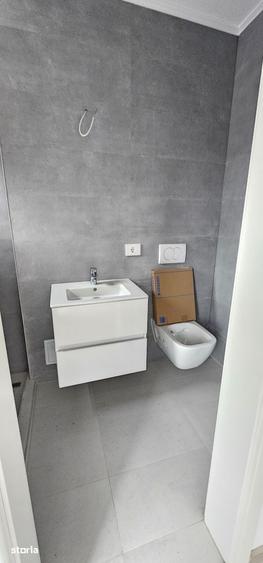 Apartament cu 3 camere decomandat în Tractorul
