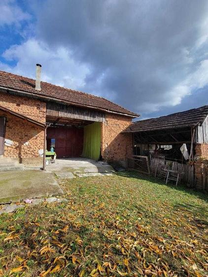 Casă cu 3 camere semidecomandat în Avram Iancu
