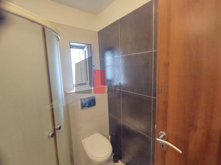 Casă cu 4 camere în Olteni