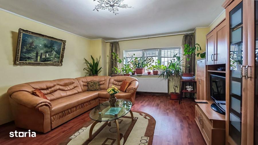 Apartament cu 3 camere decomandat în Sud