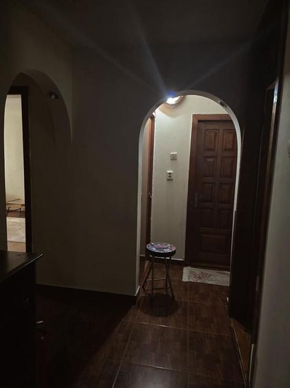 Apartament cu 4 camere decomandat în Rovine