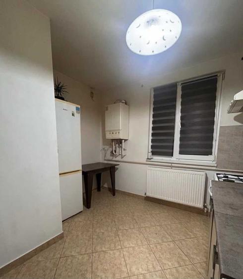 Apartament cu 3 camere semidecomandat în Narcisa