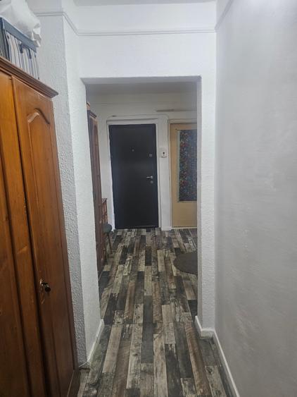 Apartament cu 3 camere decomandat în Tomești