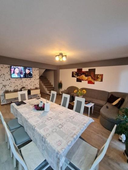 Apartament cu 4 camere semidecomandat, mobilat în Florești
