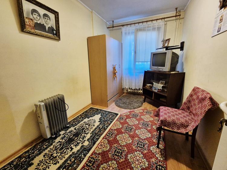 Apartament cu 3 camere semidecomandat în Inel II