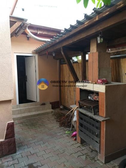 Casă individuală cu 5 camere cu Canalizare în Precista