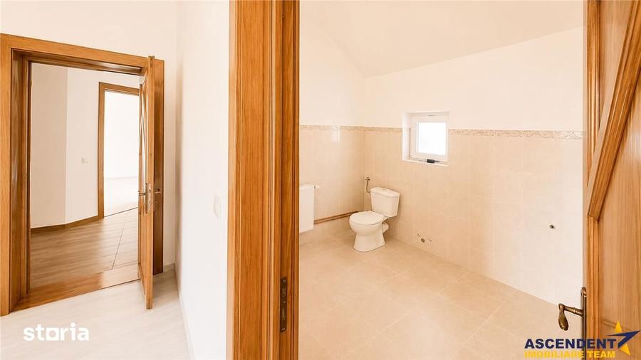 Casă cu 3 camere cu Canalizare în Tractorul