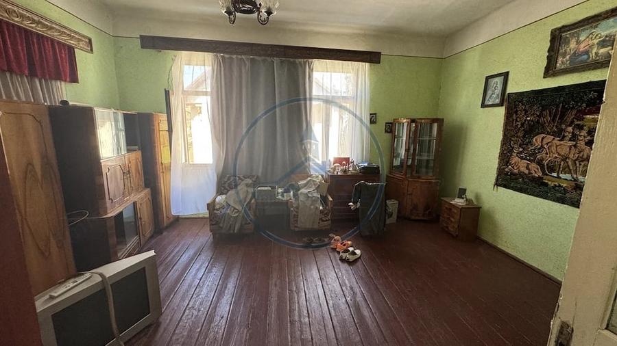 Casă cu 5 camere cu Teren 502 Mp în Central