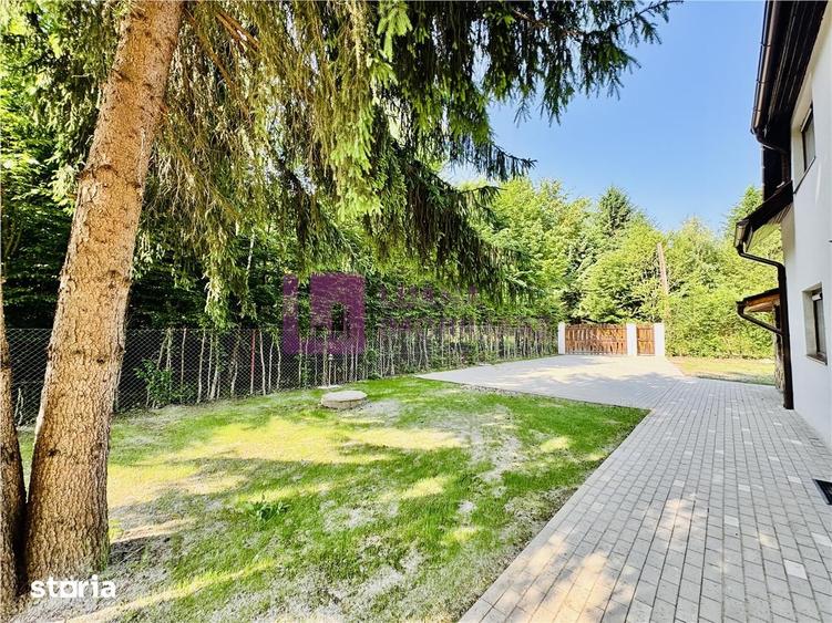 Casă cu 7 camere cu Teren 1000 Mp în Porumbacu de Jos