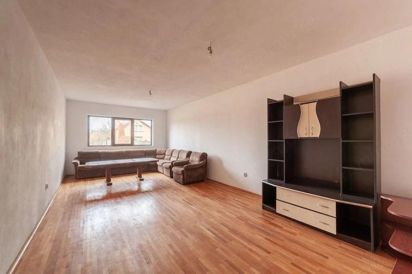 Casă cu Teren 4563 Mp în Bughea de Sus