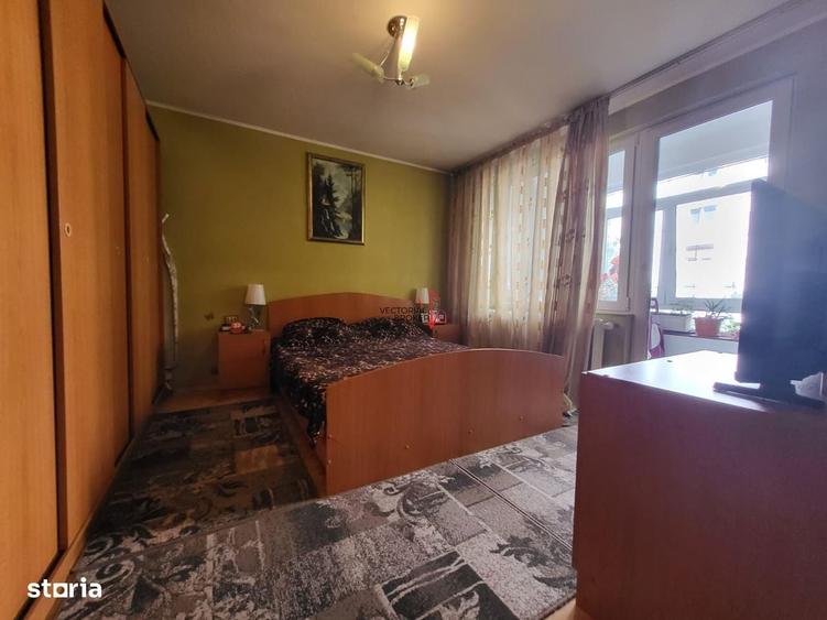 Apartament cu 4 camere decomandat în Titan