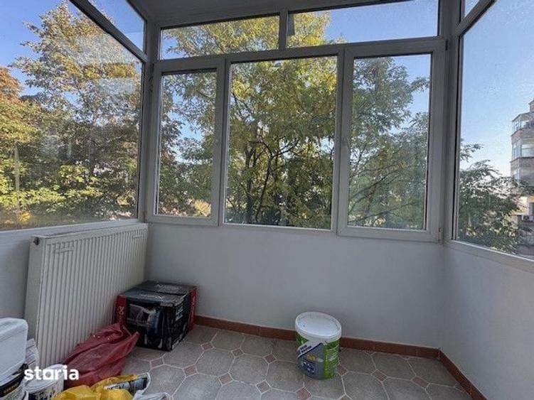 Apartament cu 2 camere semidecomandat, mobilat în Romană