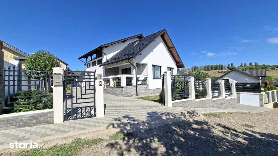 Casă cu 6 camere cu Teren 575 Mp în Central