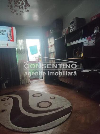 Apartament cu 3 camere decomandat în Micro 5