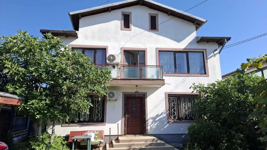 Casă cu 4 camere în Central