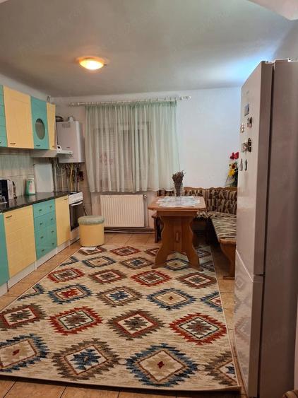 Apartament cu 3 camere decomandat în 1 Mai
