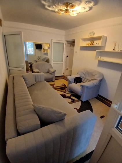 Apartament cu 2 camere nedecomandat, mobilat în Narcisa