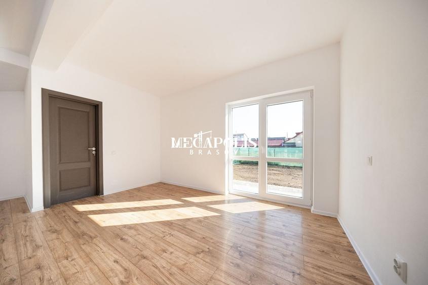 Duplex cu 4 camere cu Canalizare în Sânpetru