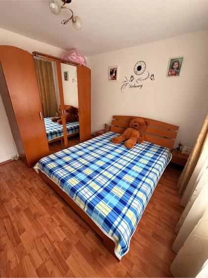 Apartament cu 4 camere decomandat în Industrială