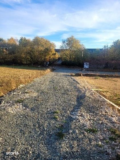 Teren de 1100 mp, în Groși