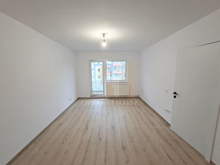 Apartament cu 2 camere decomandat în Tractorul